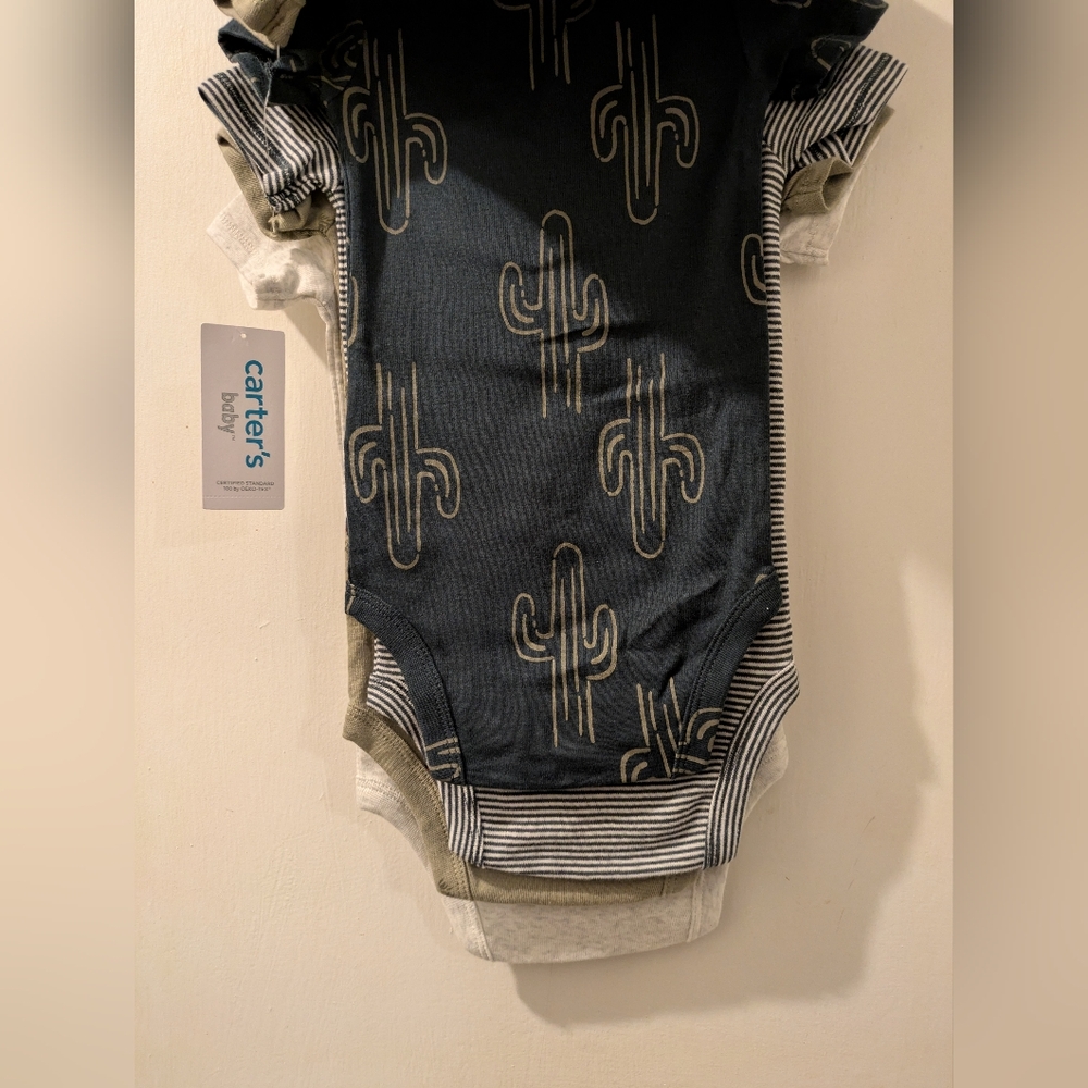 NWT 5 piece onesie set - Picture 5 of 6